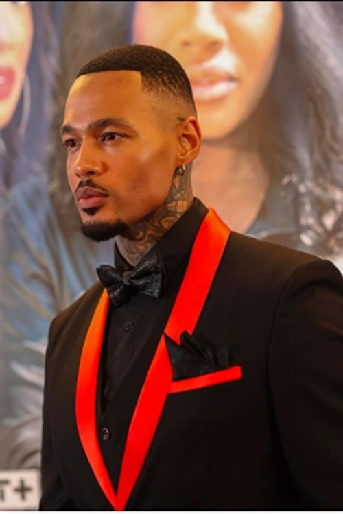 Jeff Logan as Derrick