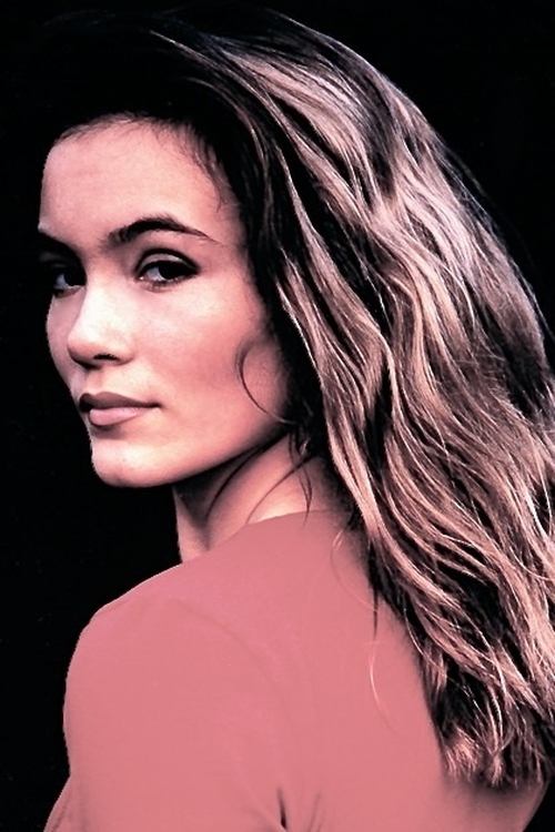 Charlotte Chatton as Jen Cross