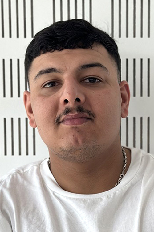 Yanisse Kebbab as Le barman