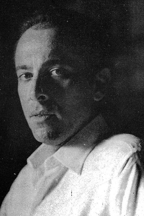 Carlos Capeletti as Carlson