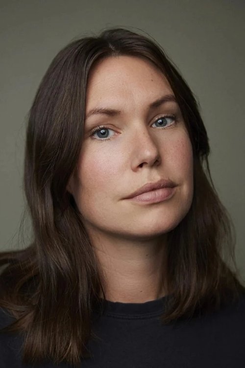 Fanny Vaager as Marte