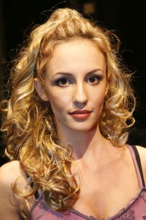 Mary Akrivopoulou as Αθηνά Χατζηγιάννη