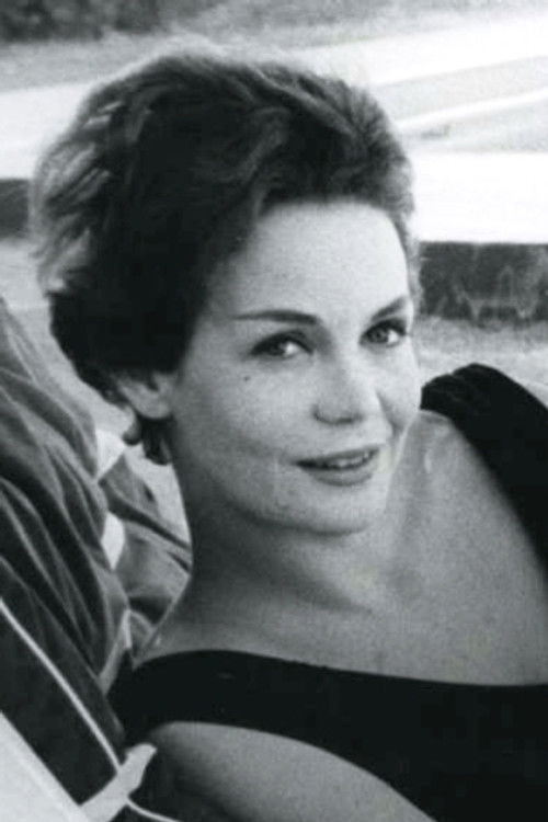 Marijke Mann as Cecil