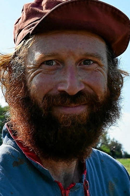 Mick Holsbeke as The clown Green