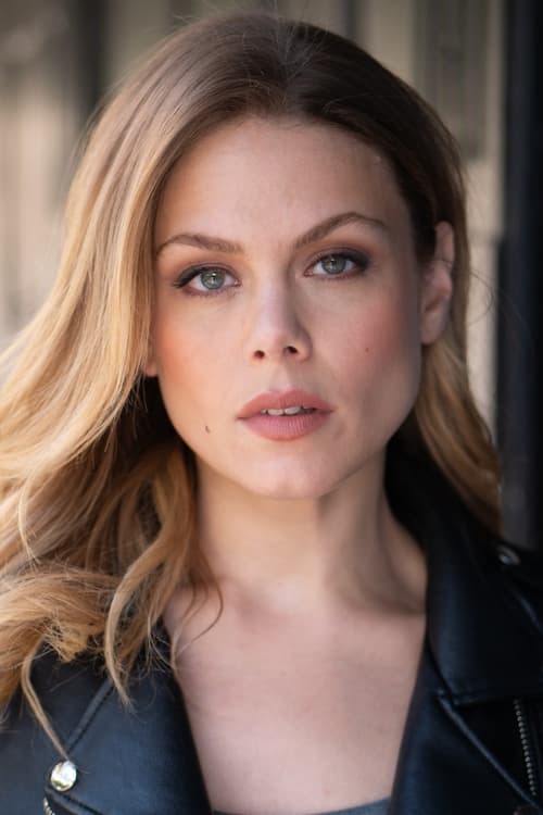 Brianna Cohen as Gwen