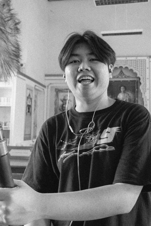 Tanaton Lomvongpanich as Shadow