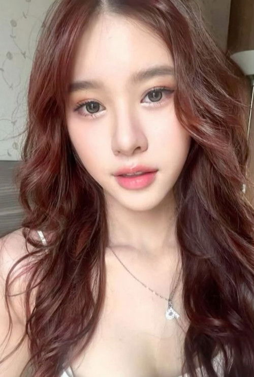 Tarradee Watancharoen as Print