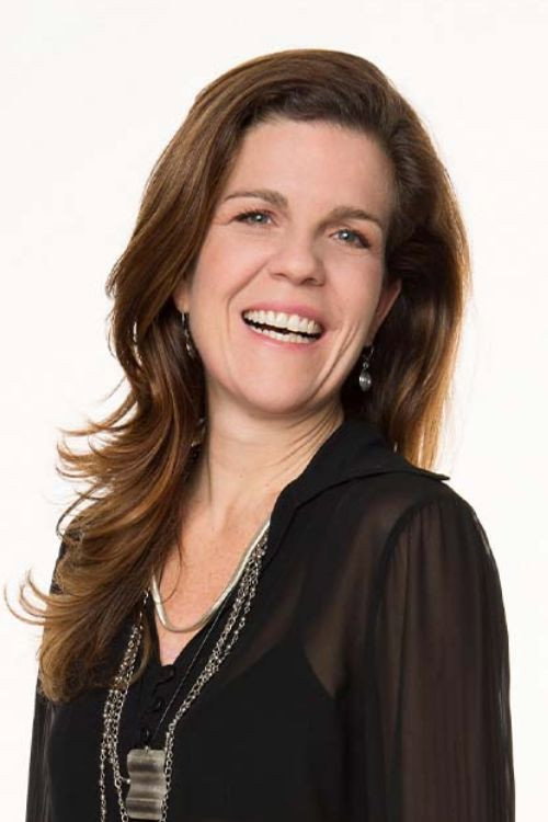 Luisa Thiré as Helena