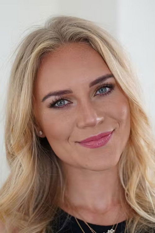 Thalia Pitzner as Sig selv