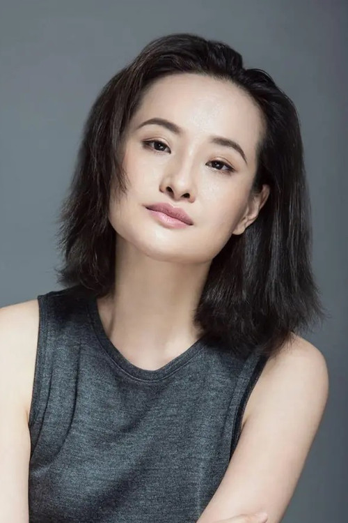 Liu Ziwei as Liu Weiwei's mother