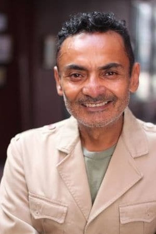 Carlos Linares as Rodrigo