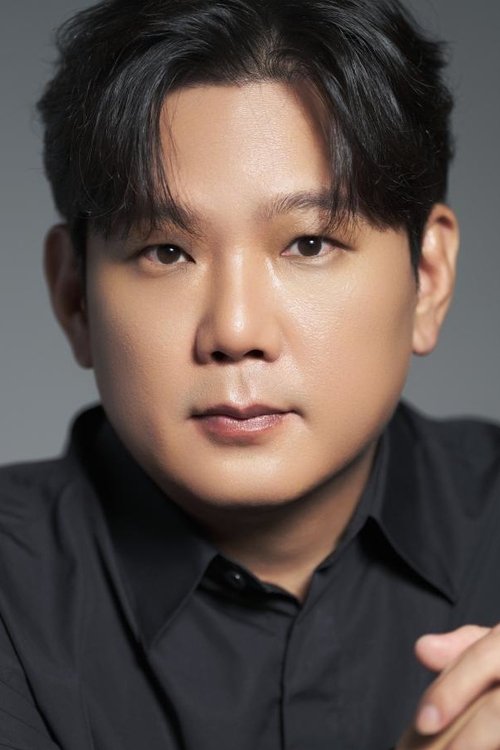 Kim Ki-nam as Secretary Kim