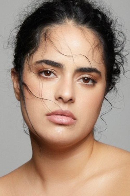 Luna Gandra as Carol