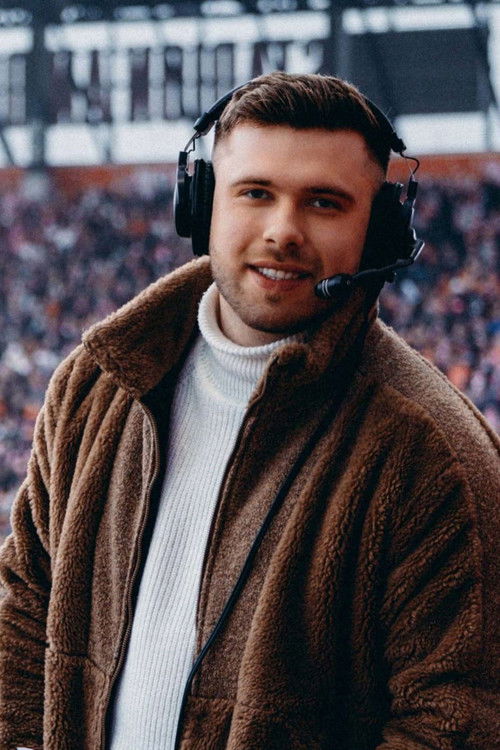 Julian-Luca Schäfer as Julian-Luca Schäfer