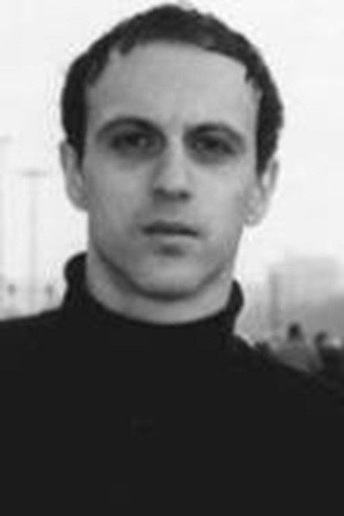 Mario Mentrup as Partygast