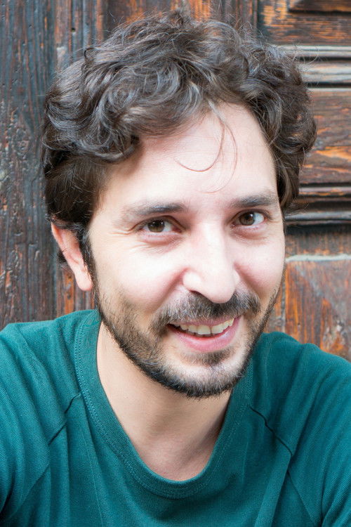 Destan Batmaz as Barış