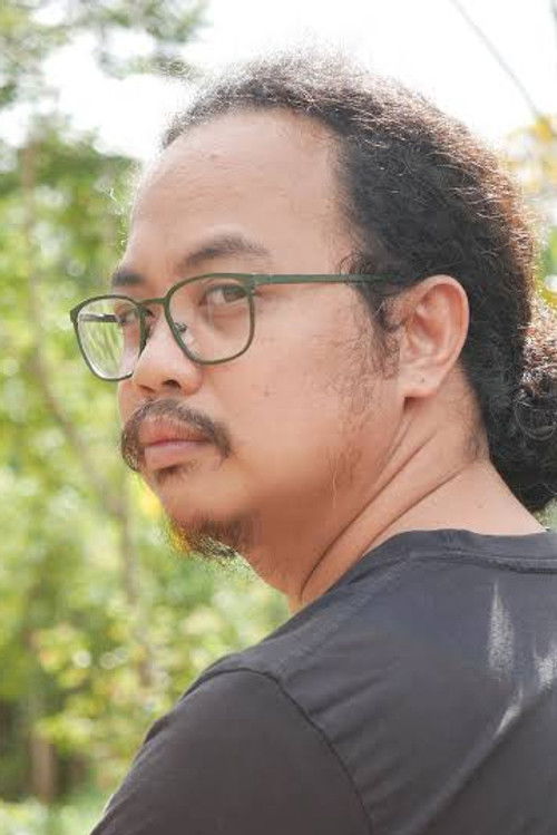 Allen Alzola as Radioman