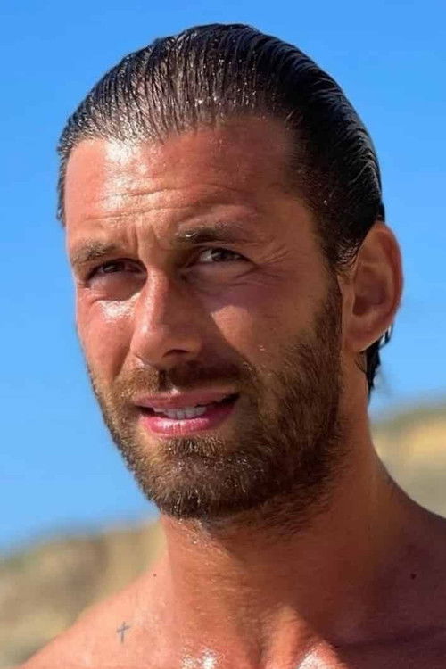 Francisco Macau as Ricardo