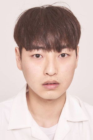 Kim Young-shik as Ddong