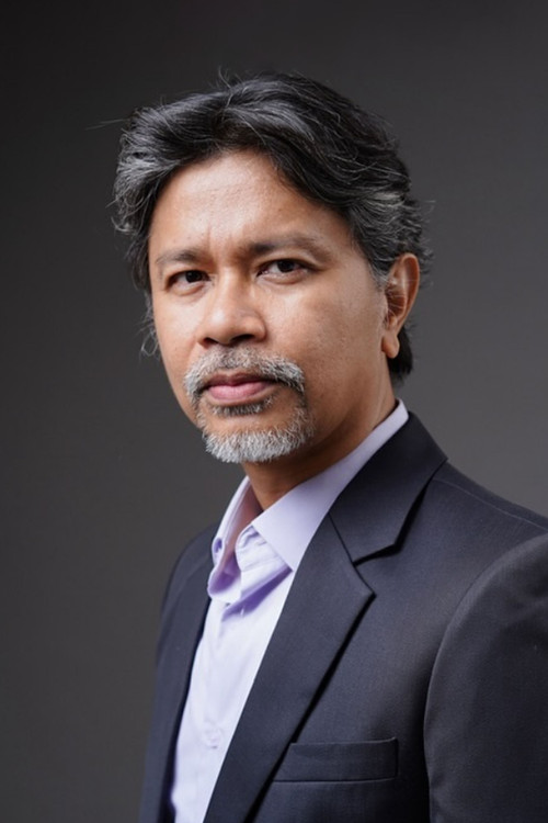 Barra Swetajaloe as Menur Arya