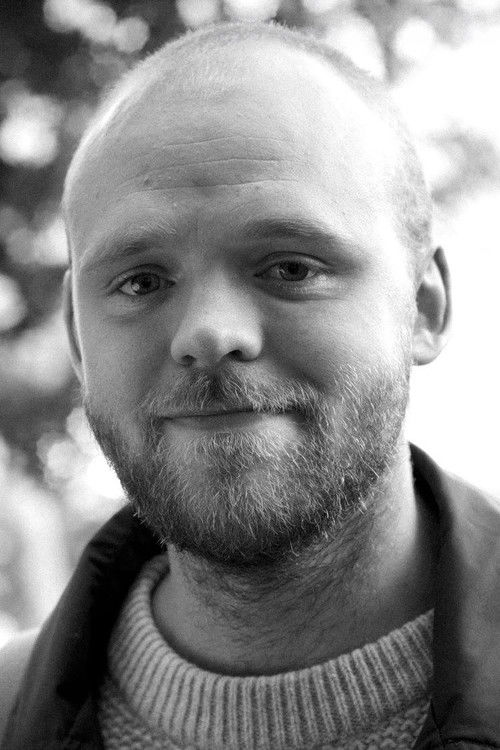 Torjus Tveiten as Øystein