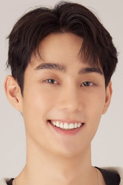 Jiratchapong Srisang as "Mark" Thatadon Tangphatthanasakulchai