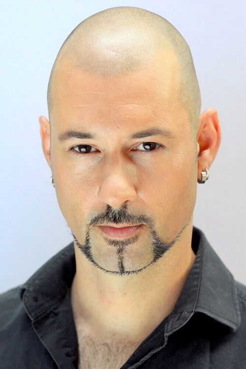 Christopher Williams as Préposé motel