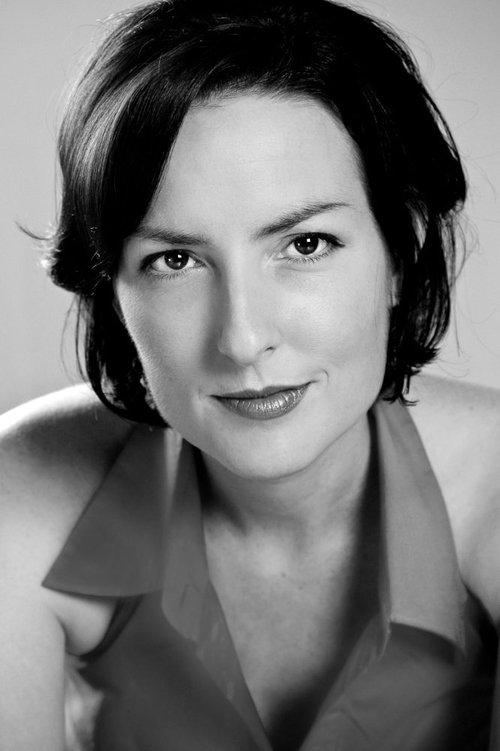 Emma Randall as Alien Commander