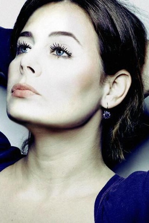 Ariane Séguillon as Nicole Kurtz