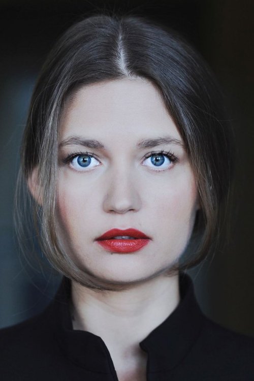 Amrei Haardt as Miriam