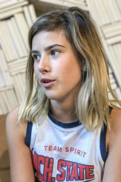 Lois Ahlèn as Stella