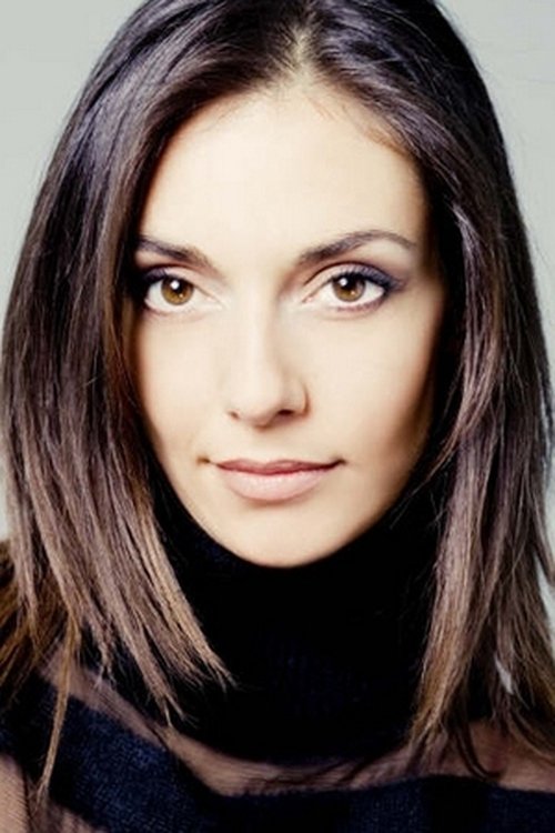 Cristina Serafini as Ann Reynolds