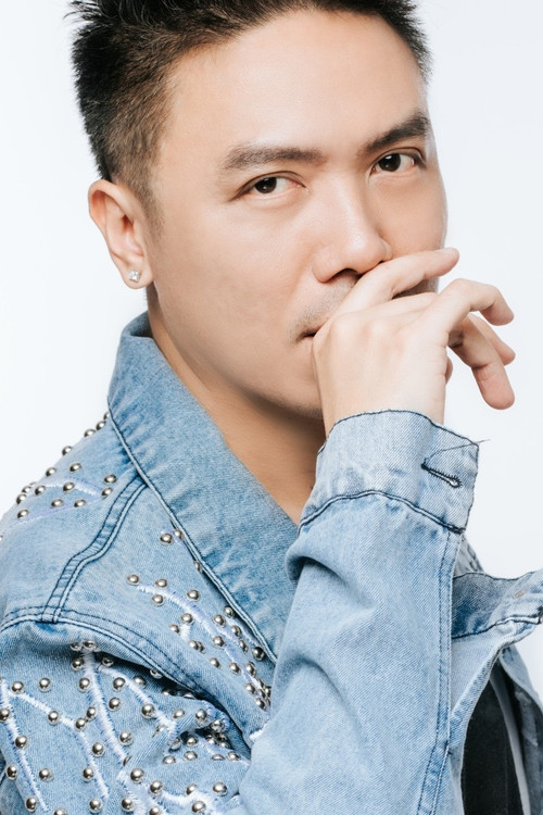 Phaylath Thammavongsa as Fortune Teller