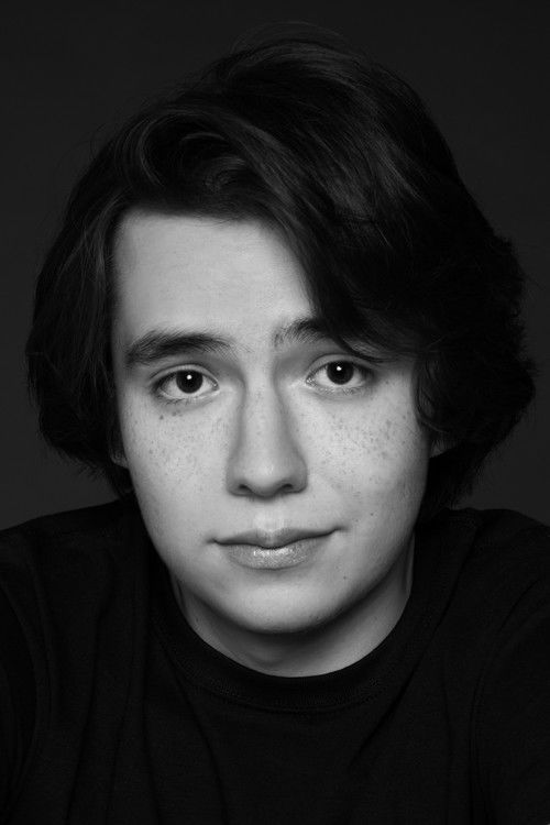 Iván Lipkies Barro as Luis de Llano