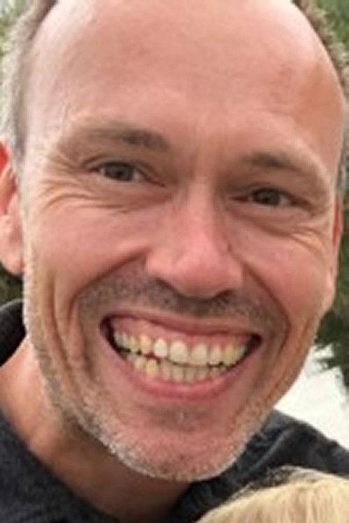 Simon Munk as Thomas