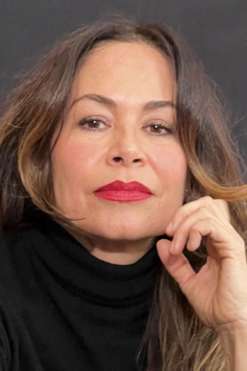 Azucena Evans as Mamá