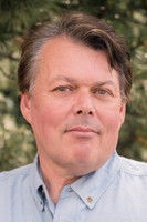 Peter Greenwood as Radio Announcer / Airplane Captain (voice)