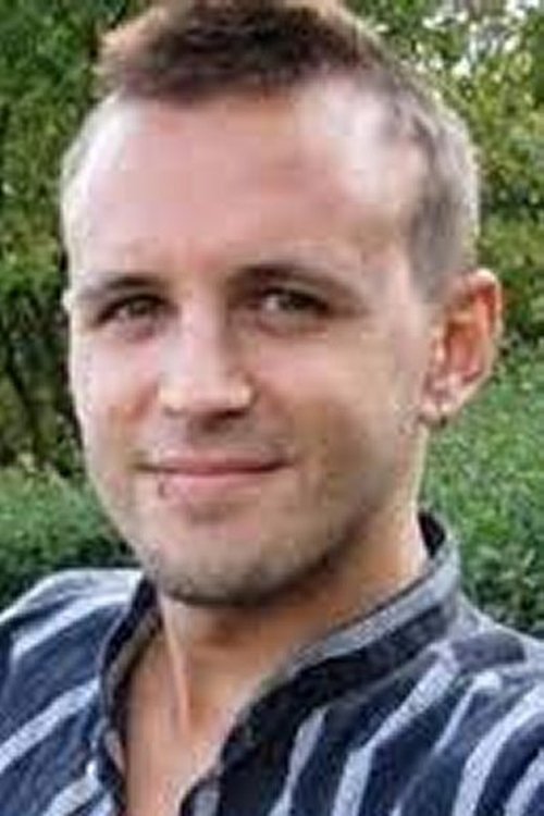 Sebastian Ottenstein as Dreng i kærestepar