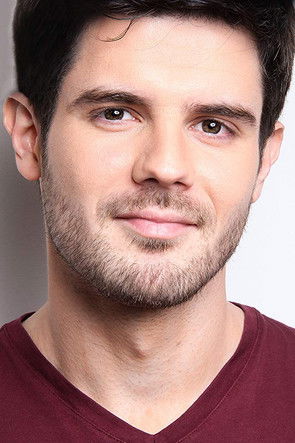 Lucas Olivieri as Segurança