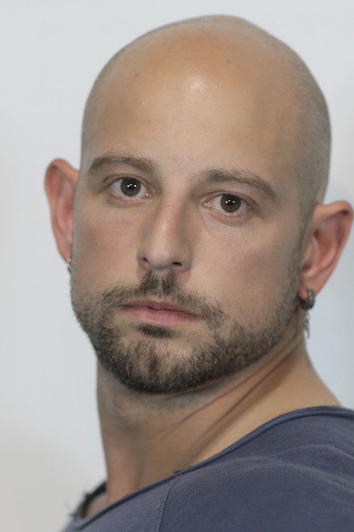 Óscar Torrecillas as Omar