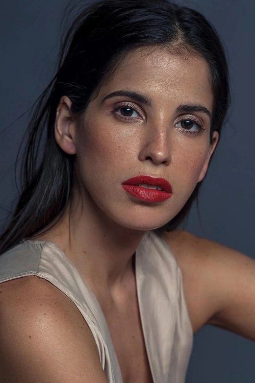 Candelaria Molfese as Auxilio