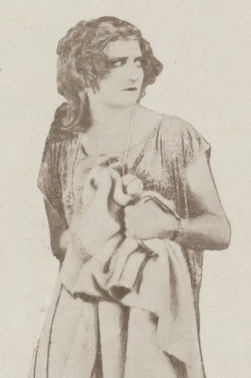 Nadette Darson as Doña Felipa Muñiz