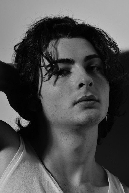 Víctor Enguídanos as Santiago