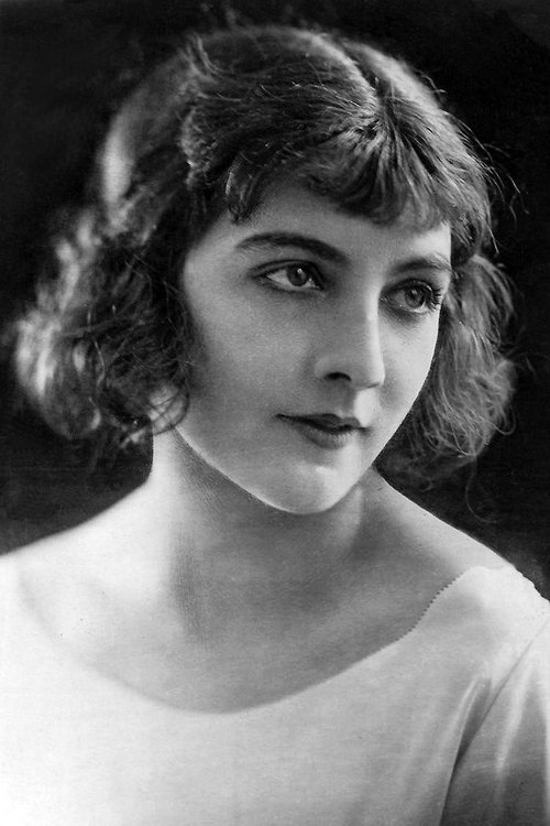 Queenie Thomas as Lady Teazle