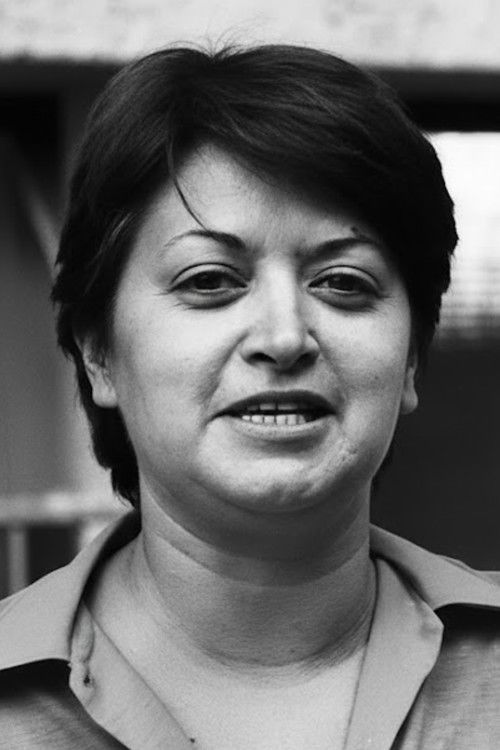 Isabel Pancada as Silvéria