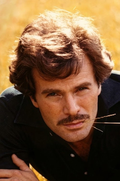 Fábio Tomasini as Dr. Carlos de Souza Queiroz