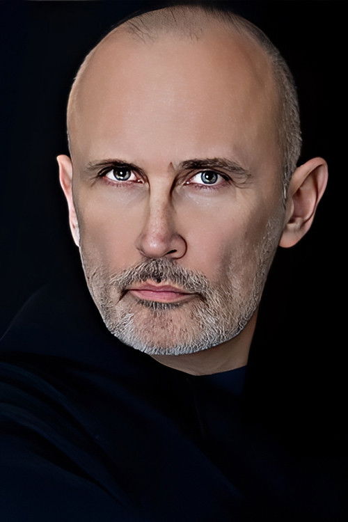 Kaya Sensev as Hakan