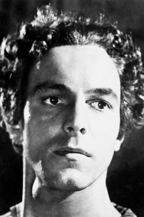 Horst Caspar as Reporter Peter Zabel