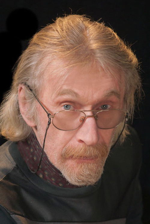 Aleksey Kudinovich as слуга Корнуола