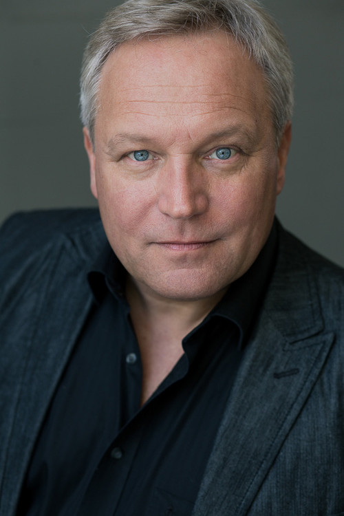 Andreas Klaue as Gefängnisdirektor